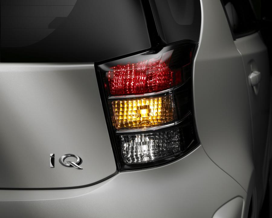 Детали экстерьера Scion iQ 2011 года  (фото 20 из 42)